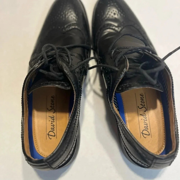 David Stone wing tip black lace up mens dress shoes. Used still look new Size 8 - Picture 6 of 13
